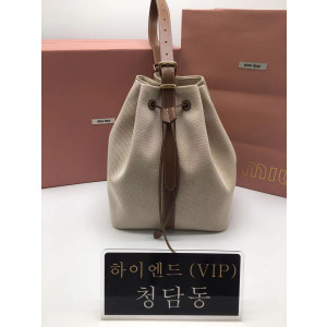 미우미우 캔버스 및 가죽 버킷백 29cm